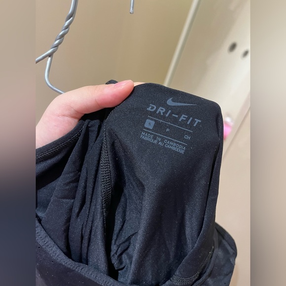 Nike & Addidas sports vests (2 together) - Picture 5 of 5